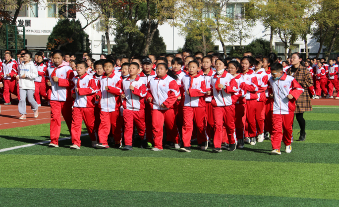 跑出飞扬的青春,磨练坚强的意志---宁夏大学附属中学跑操比赛
