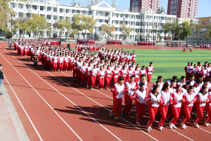 跑出飞扬的青春磨练坚强的意志宁夏大学附属中学跑操比赛