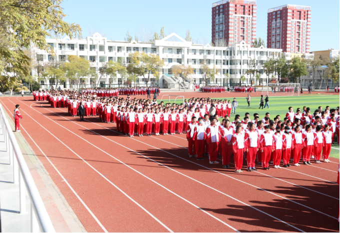 跑出飞扬的青春磨练坚强的意志宁夏大学附属中学跑操比赛